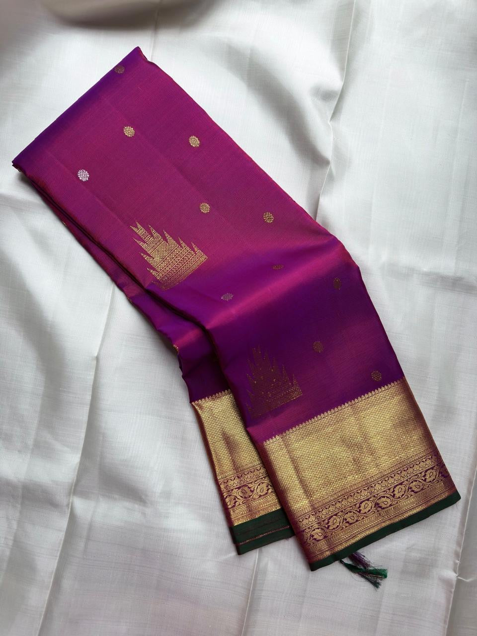 Rani Pink pure silk Kanjivaram Butta saree with traditional Thazhampoo Reku zari motifs.