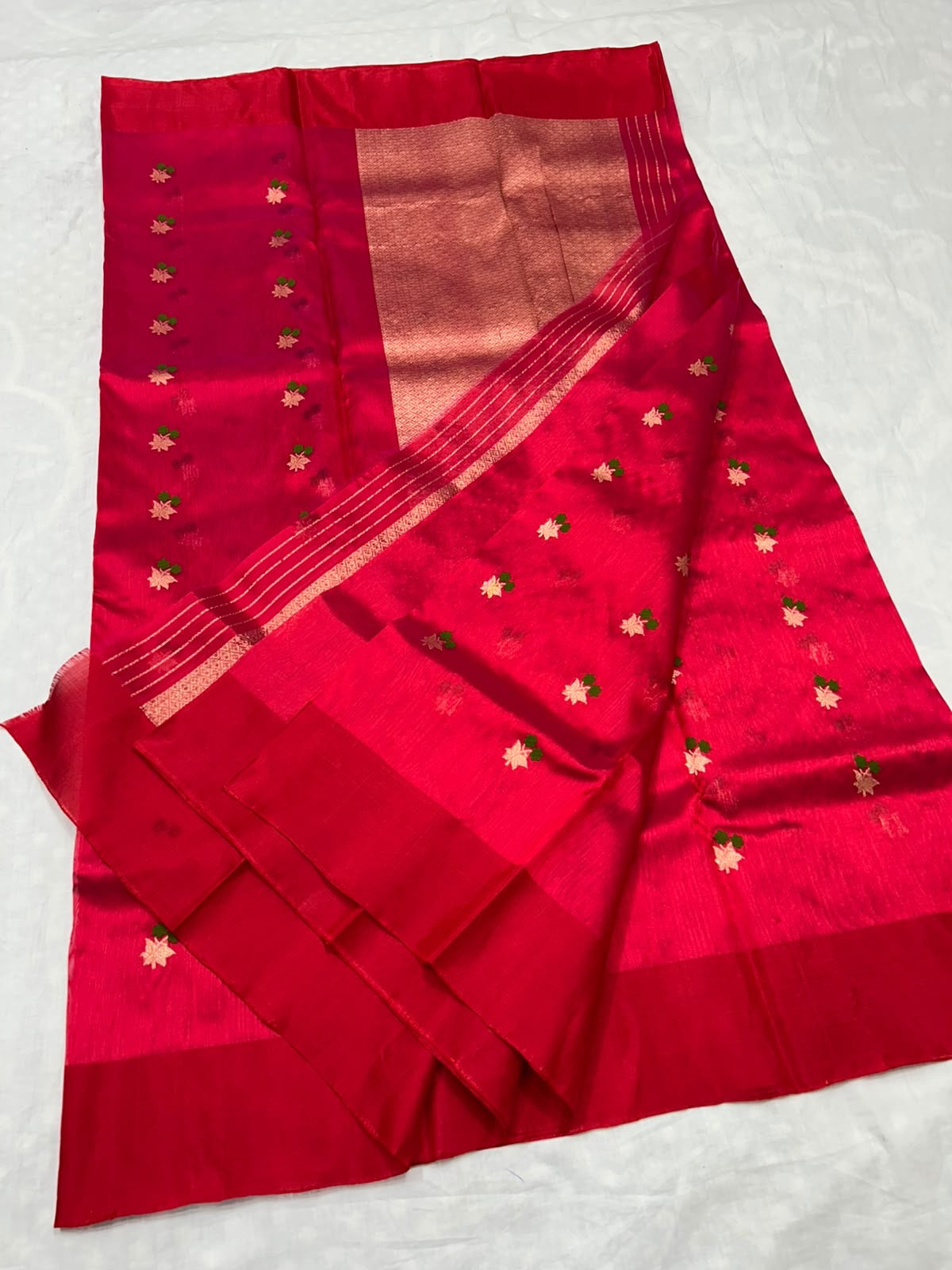 Rose-gold-toned metallic pallu of raspberry Chanderi saree