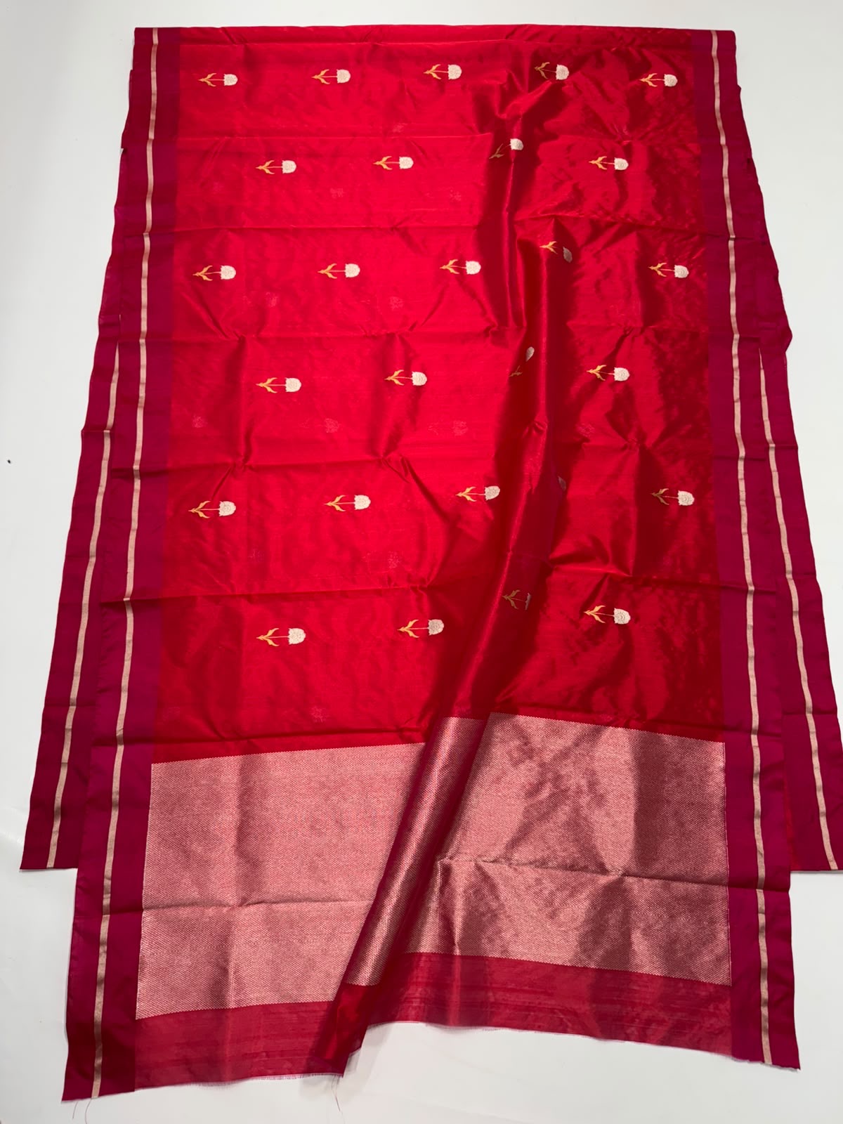 Raspberry-pink gold zari border on sweet chilli red Chanderi silk saree