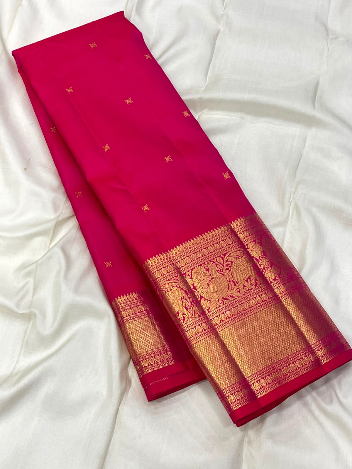 Raspberry Pink handloom Kanchipuram Butta saree overview
