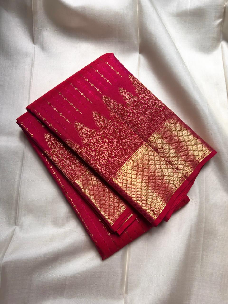 Handwoven Raspberry Pink Kanchipuram silk saree with fine gold zari lines