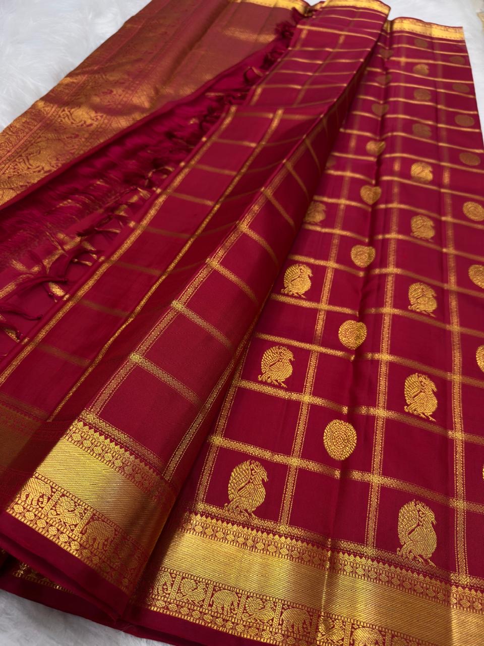 Raspberry Pink Handwoven Pure Silk Kanjipuram Saree with Mayil Chakram Zari Motifs