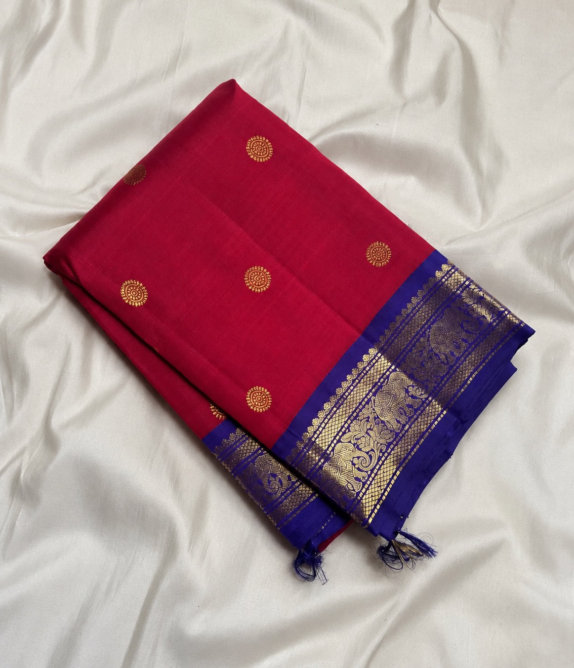 Red and Blue Yaanai Pett border on Kanchipuram silk saree