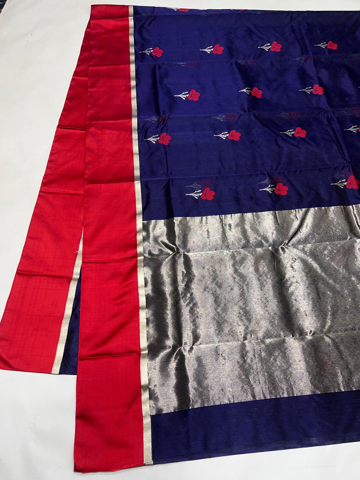 Navy blue Chanderi saree with silver-toned pallu