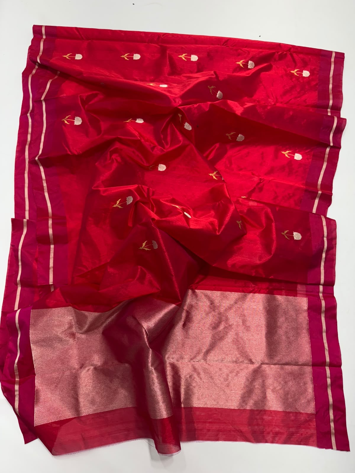Ivory-gold floral butta detail on sweet chilli red handloom Chanderi silk saree
