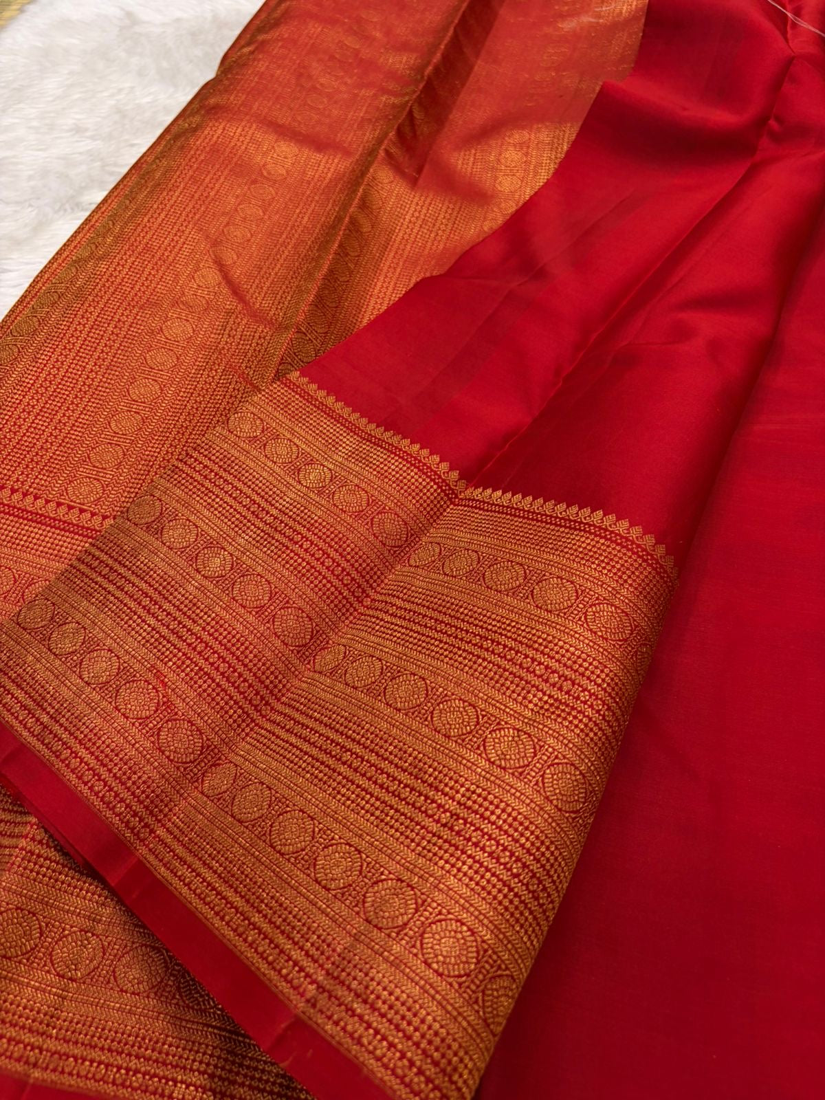 Close-up of red Paimadi Kattam body showing dense structural weave and Gandaberunda butta motifs in gold zari