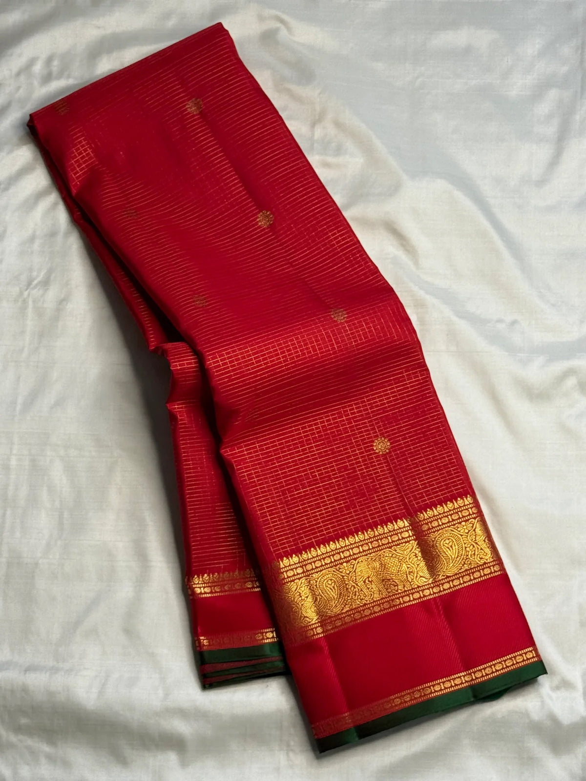 Kumkumam Red Pure Silk Kanchipuram Zari Kattam saree.