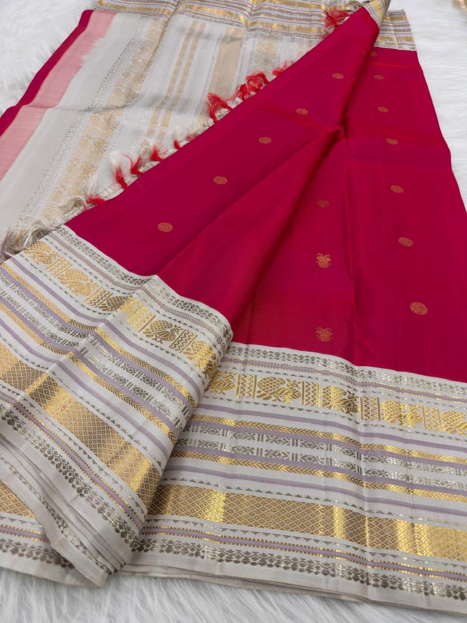 Handwoven crimson Varisaipet Kanchipuram silk saree, full drape