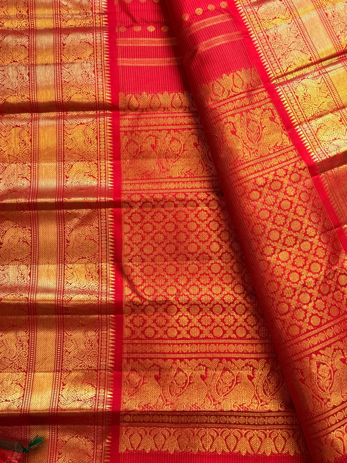 Red handwoven Pure Silk Kanchipuram saree with green-thread Meenakari Kamalam buttas, gold zari border and green selvedge, full saree view