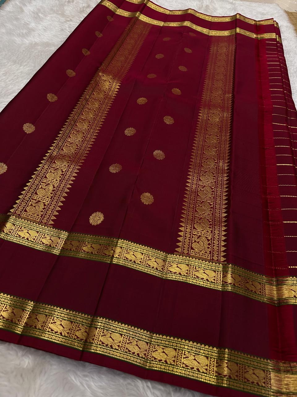 rt-vh pallu detail of deep red Kanchipuram silk saree