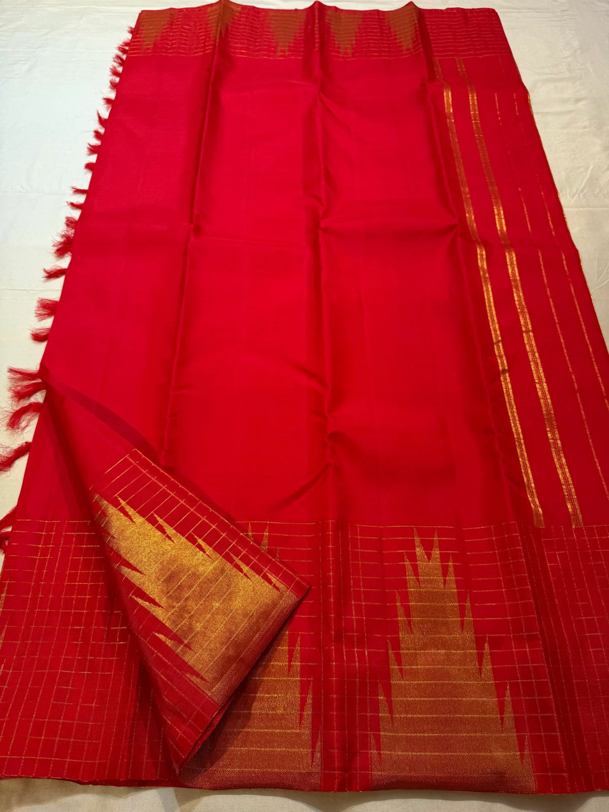 Red minimal Kanchipuram silk saree Ettukol design