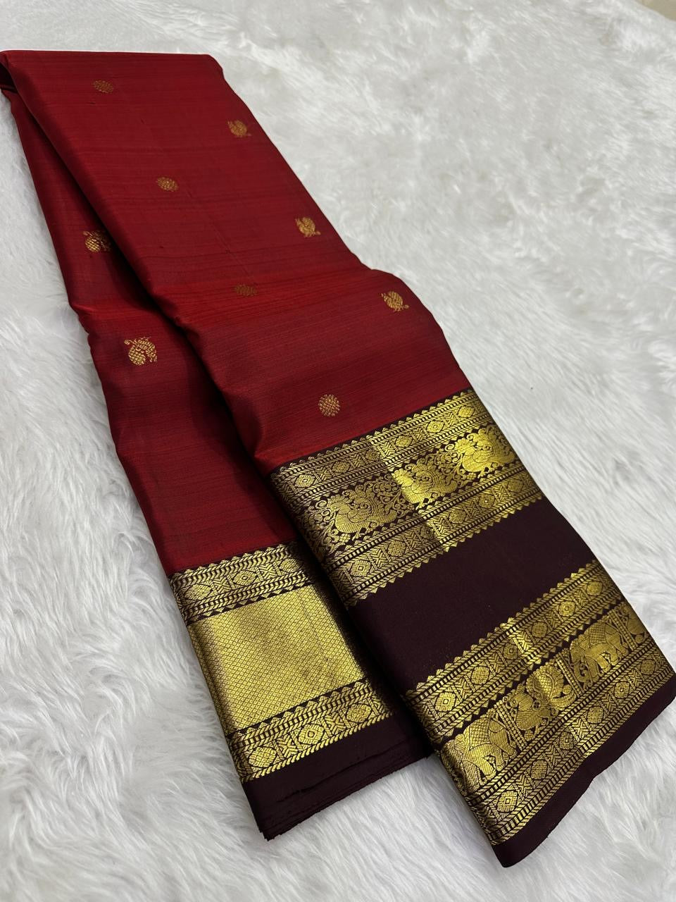Deep vermilion red pure silk Kanchi saree with geometric border – full overview
