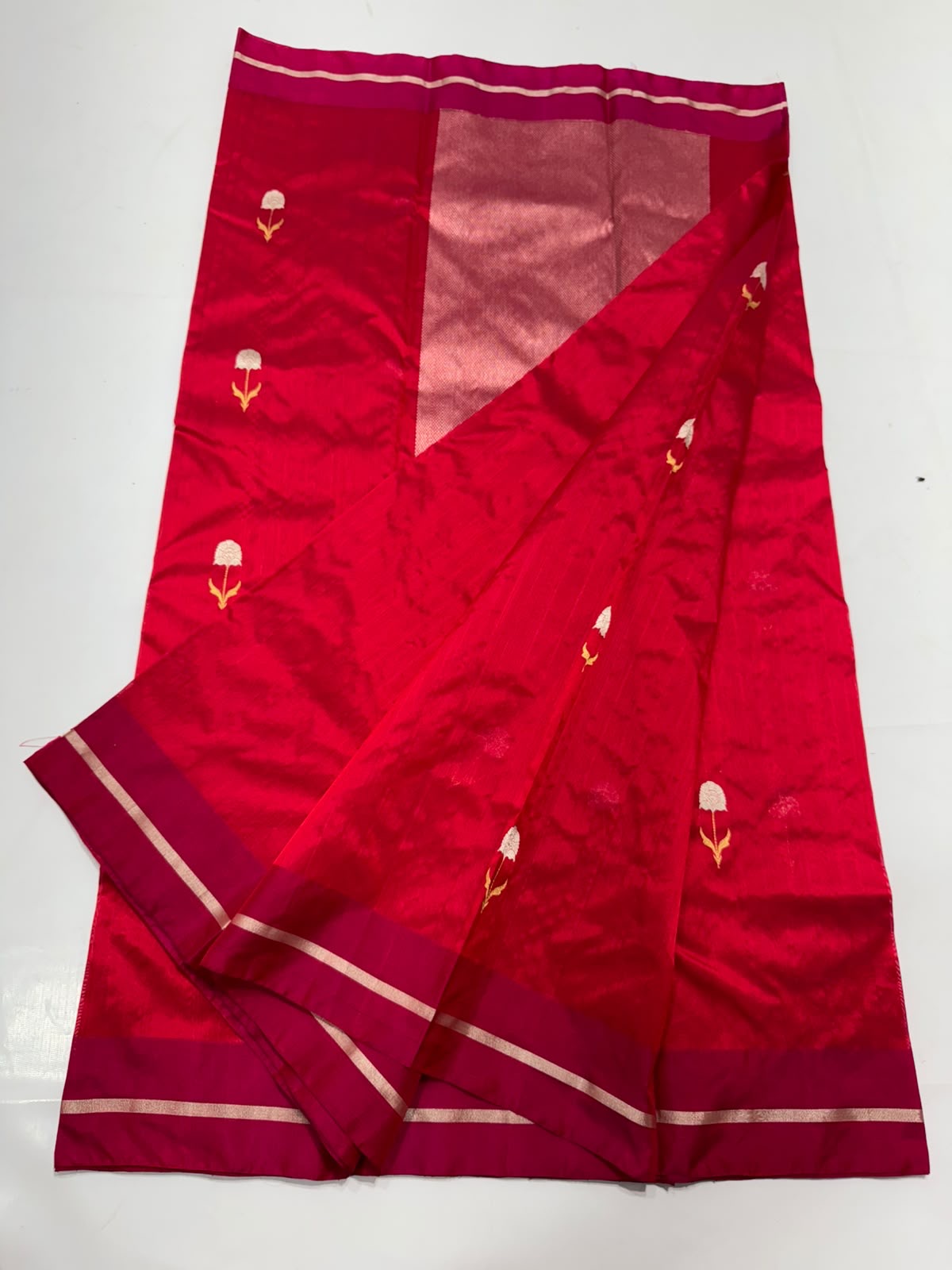 Sweet chilli red and raspberry pink gold zari Chanderi saree, border detail
