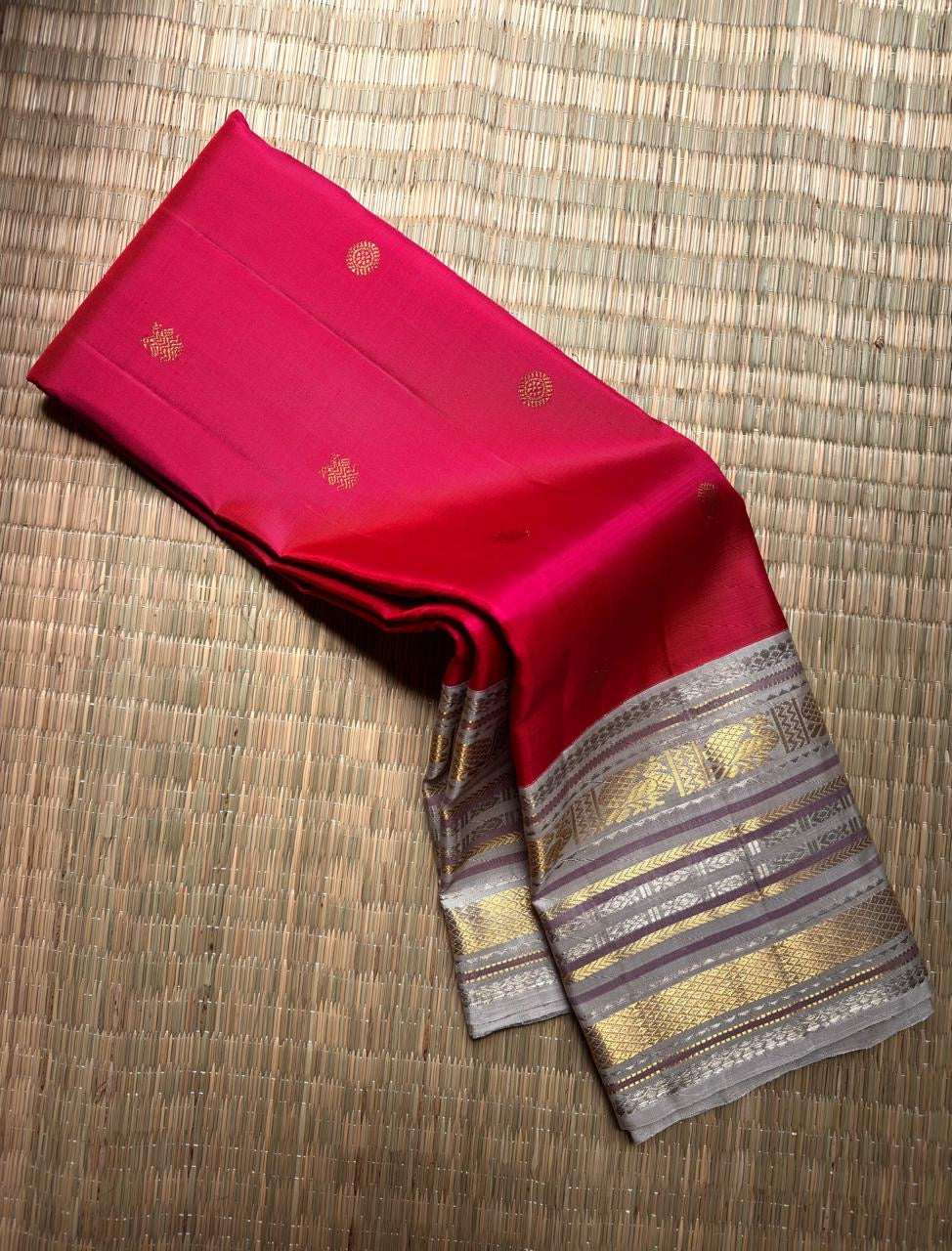 Crimson Kanchipuram silk saree with silver-grey Varisaipet border, close view