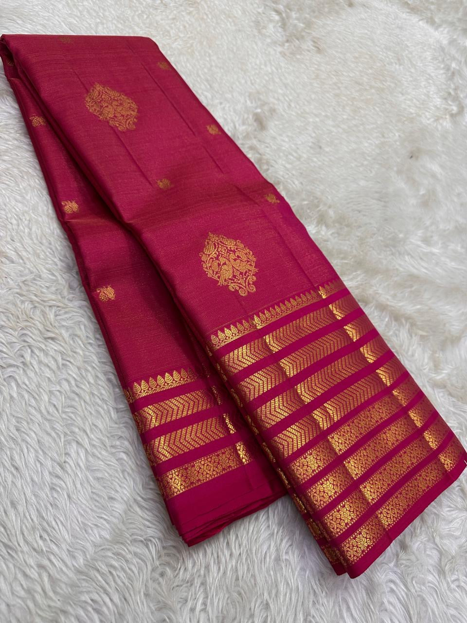 Layered Varisaipet border in gold zari, Rani Pink Kanchipuram saree