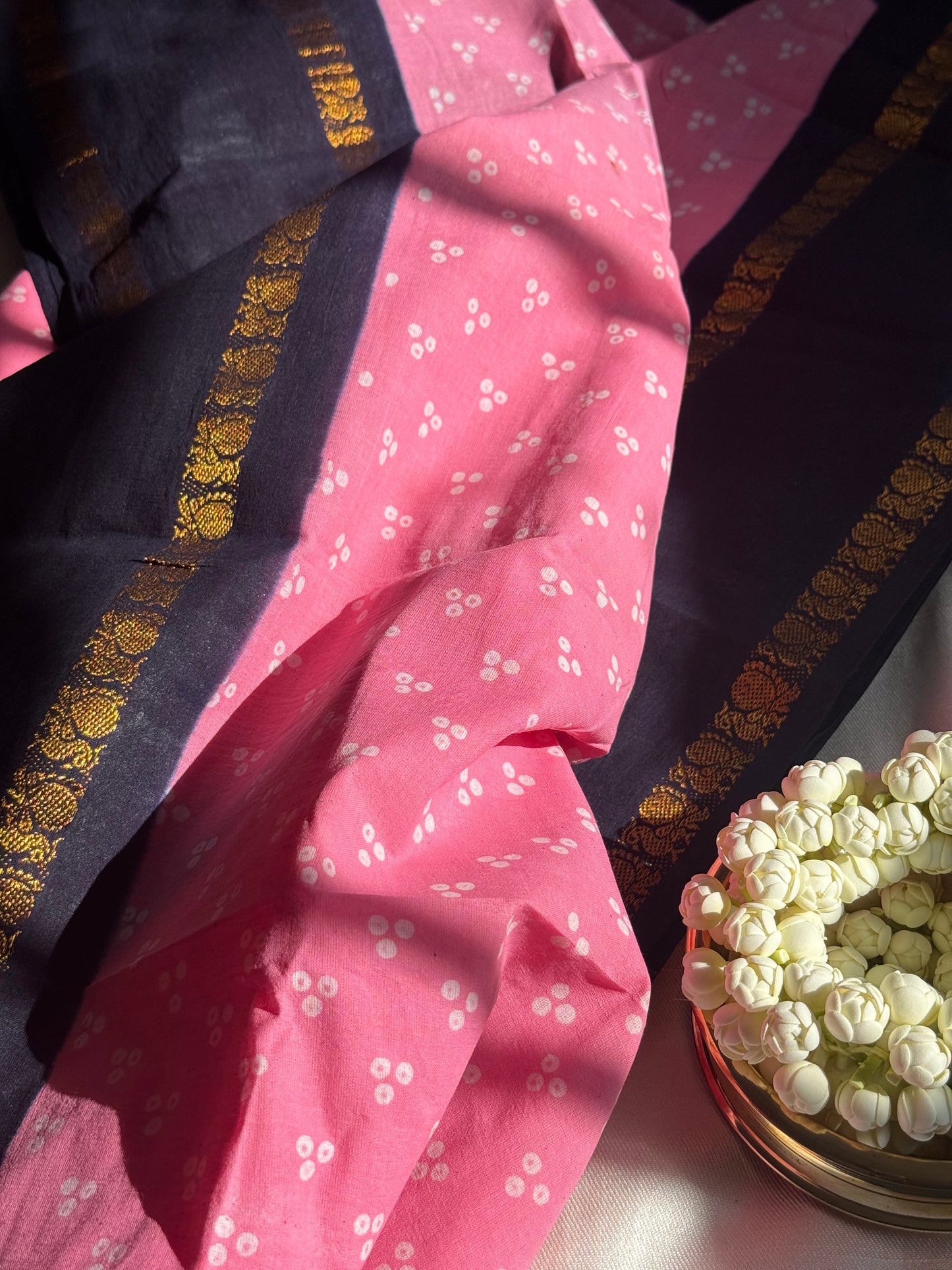 Resist-dyed Madurai Sungudi cotton saree — close-up of wax-resist patterned body