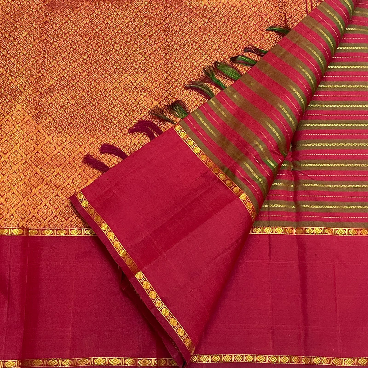Rettapet double border detail on a handwoven Kancheepuram silk saree with Vazhaipoo stripes