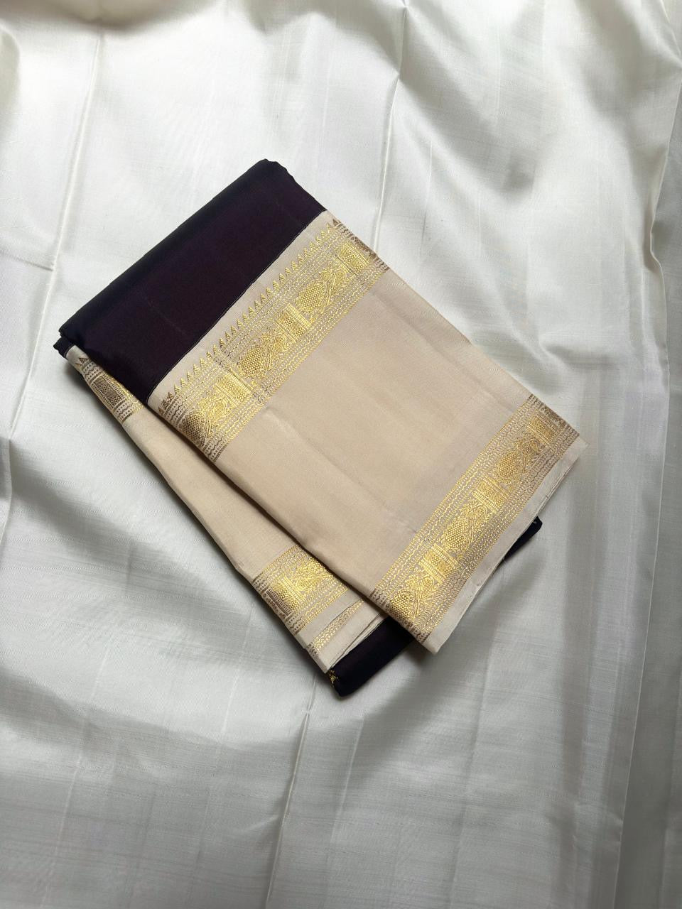 Deep Chestnut Plum pure silk Kanjipuram saree, Rettapet weave with Ivory border — body weave close-up