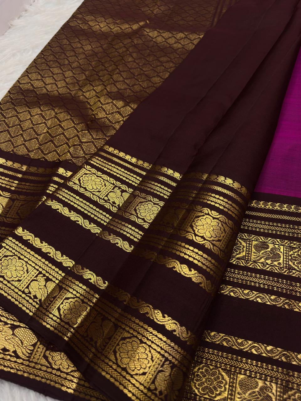Rich antique gold zari border detail on a Vadamalli pink and Paaku brown Kanchipuram silk saree