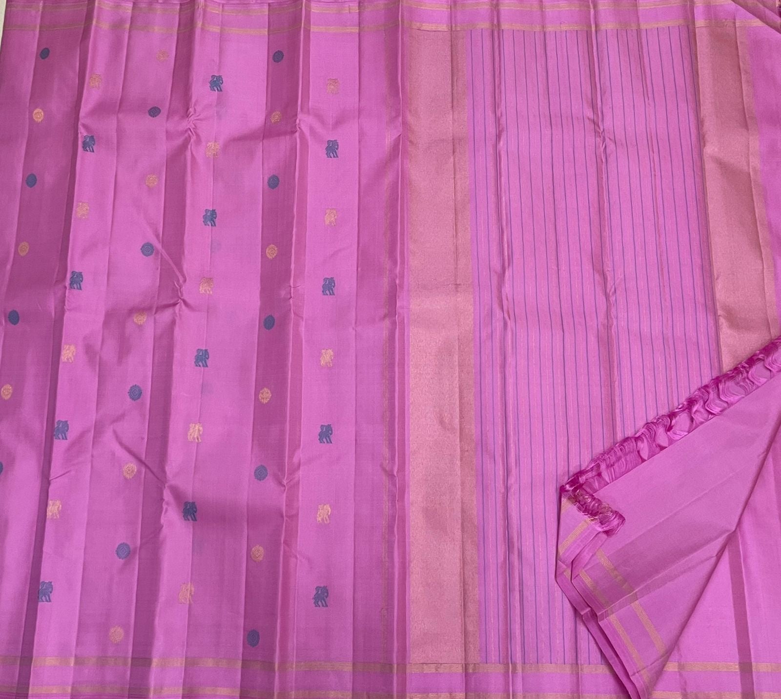 Fine gold zari seepu reku border on rose pink handwoven Kanchipuram silk saree — Idam Living