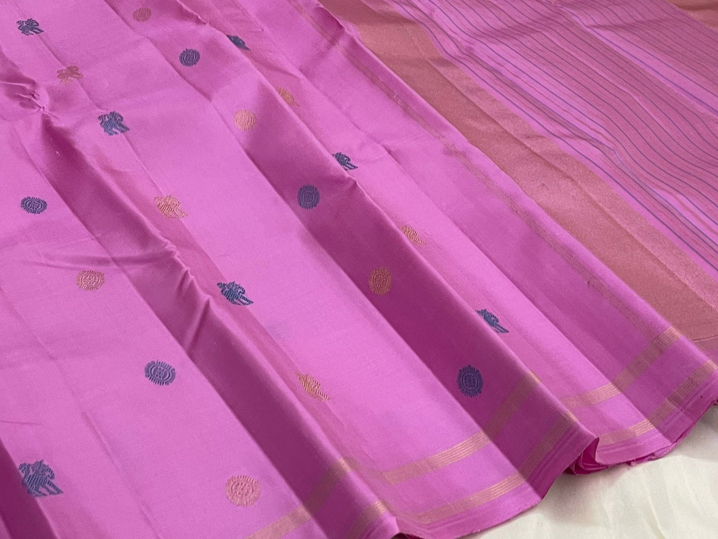 Body detail of rose pink pure silk Kanchipuram saree with silk thread butta — Idam Living