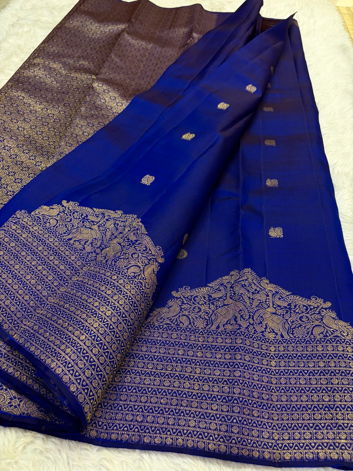 Pallu detail with Gaja-Yali motifs on Royal Blue Kanchi Pattu silk saree