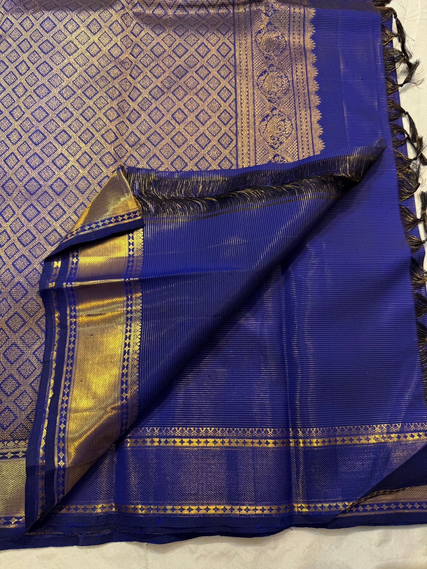 Vairaoosi body weave on royal blue handwoven Kanchipuram pure silk saree — Idam Living