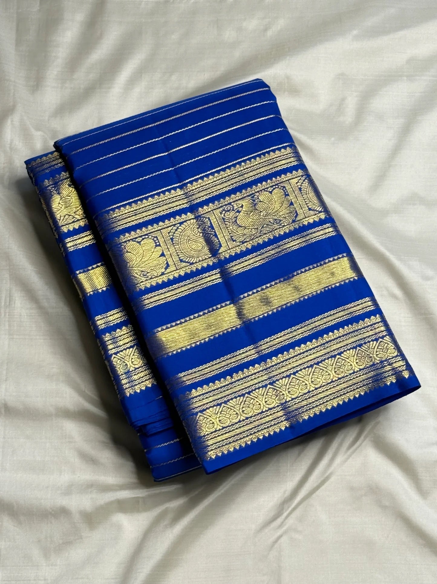 Royal blue handwoven pure silk Kanjivaram saree — full saree view with Vairaoosi weave — Idam Living