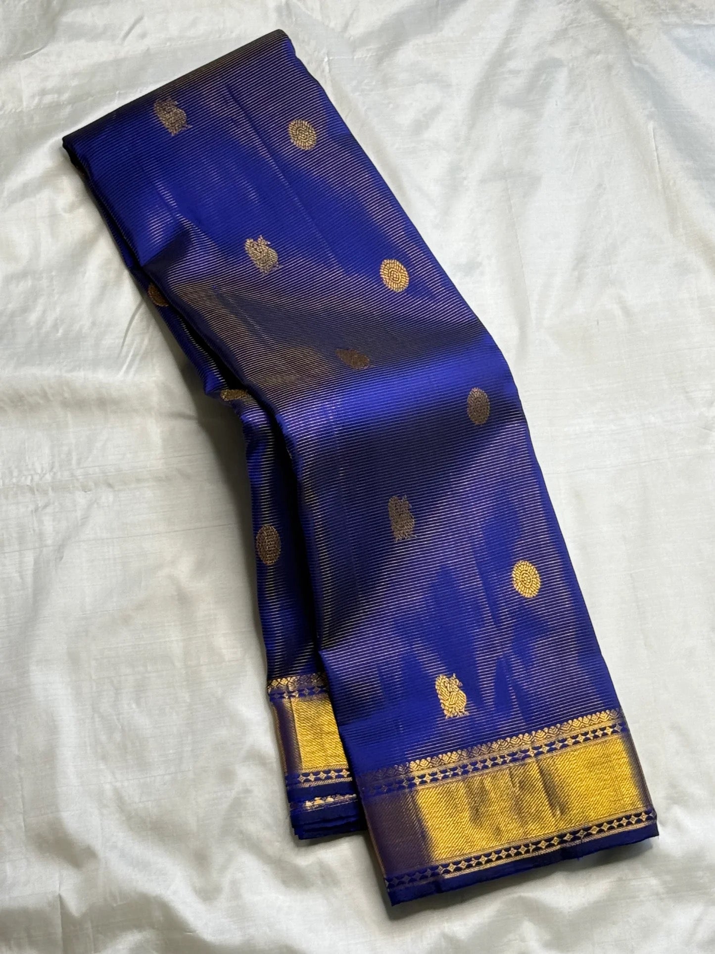 Full view of royal blue Kanjipuram silk saree with vairaoosi weave and kamalam butta — Idam Living