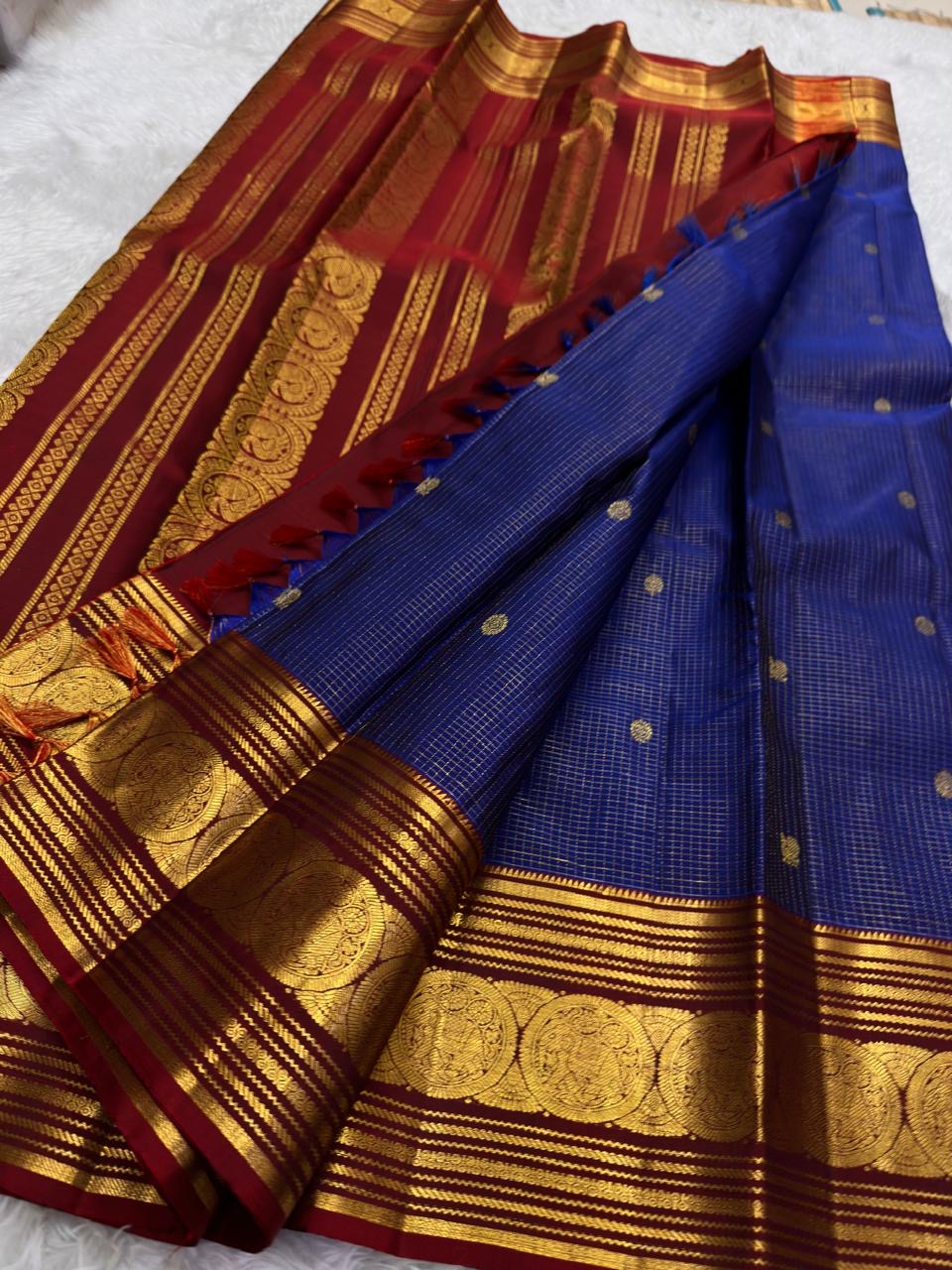 zk-yb pallu detail of royal blue Kanchipuram silk saree