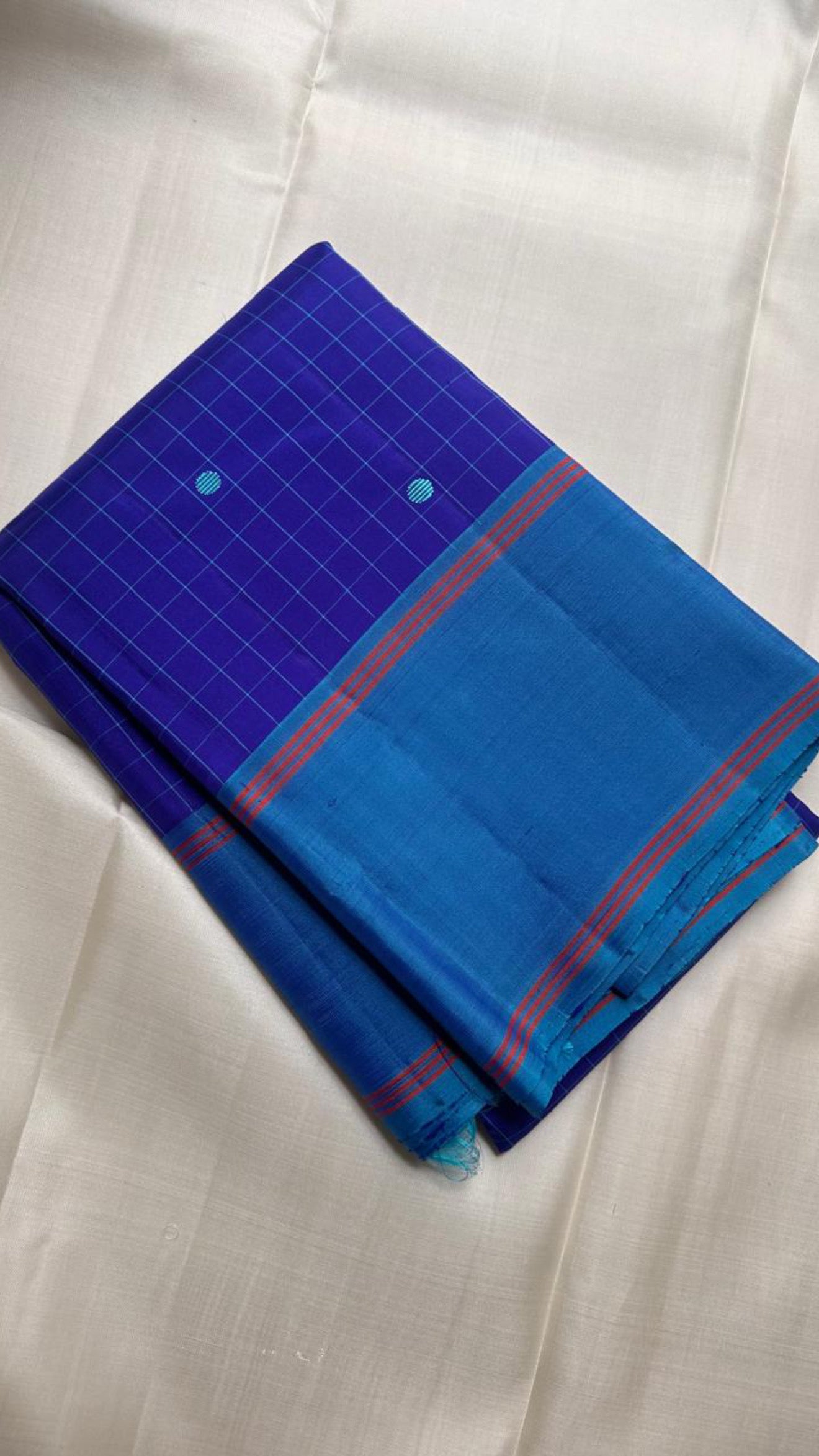 Teal border with Malli Moggu motifs on royal blue Kanchi Kattam saree