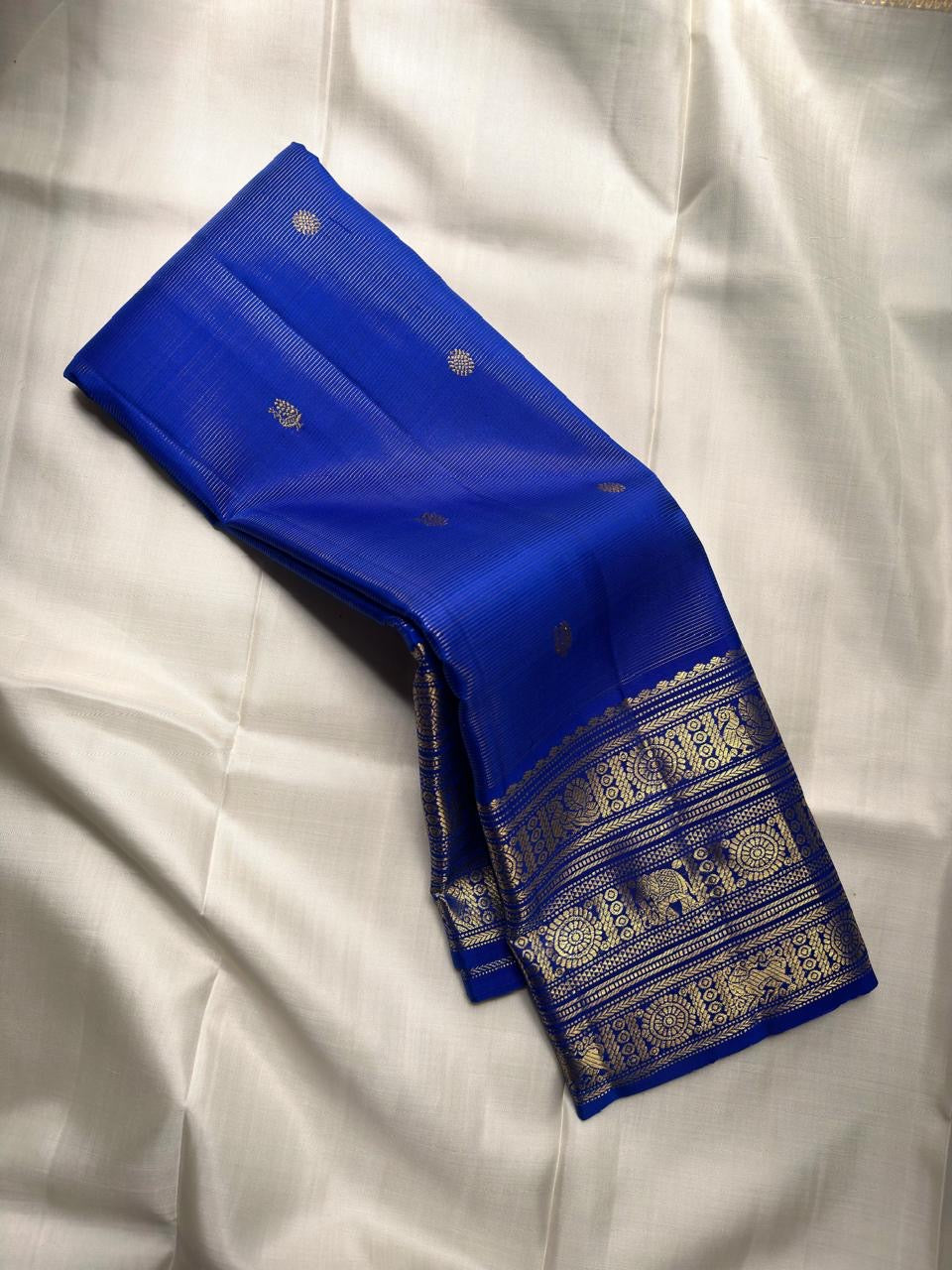 Royal blue handwoven pure silk Kanchipuram vairaoosi saree with ornate border bands