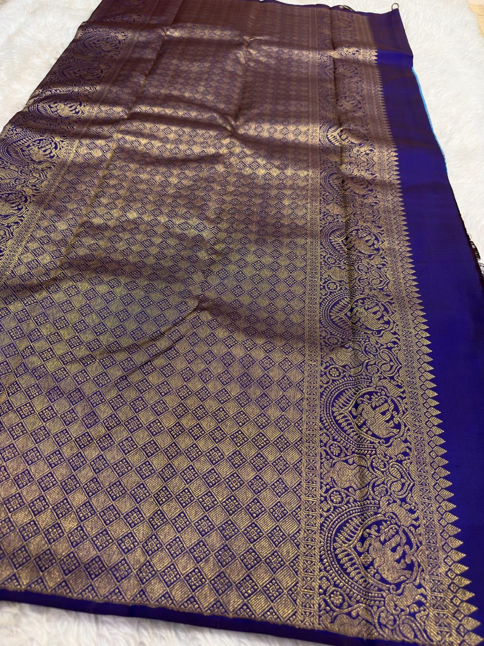 Royal blue pure silk Kanchipuram saree with gold zari floral jaal – body weave detail