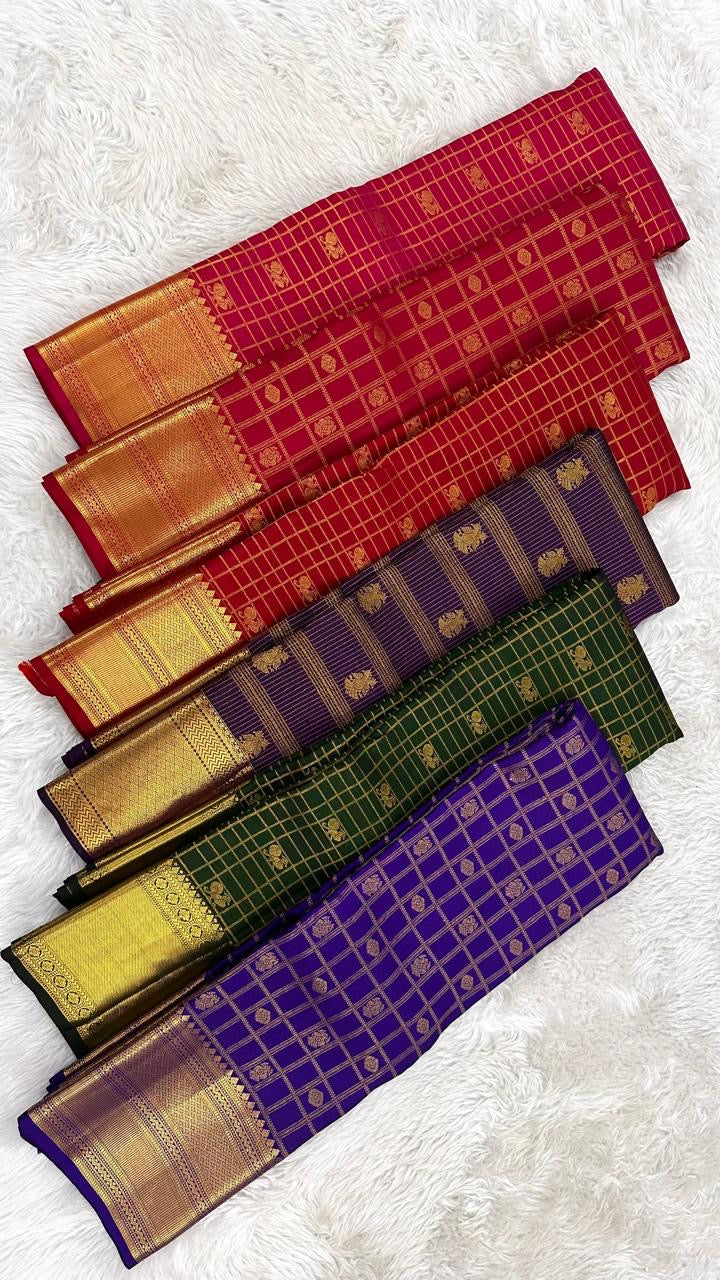 Close view of Zari Kattam body showing Gandaberunda Butta on royal blue Kancheepuram silk