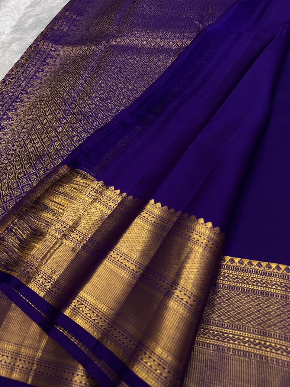 Dense gold Varisaipet pallu on royal blue Zari Kattam Kancheepuram saree