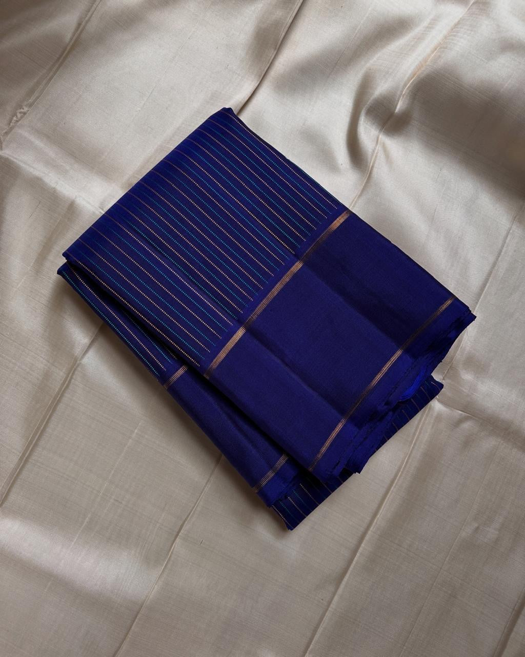 Vairaoosi weave close-up on royal blue KanchiPattu silk saree