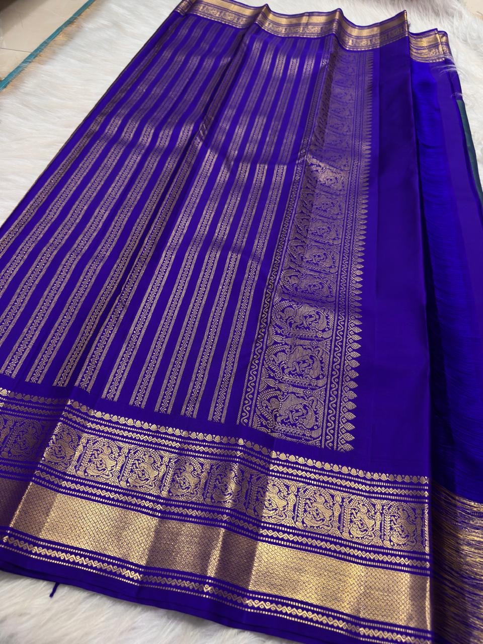Grand Mayil peacock border on Mayil Kazhuthu blue-green Kanjivaram saree.