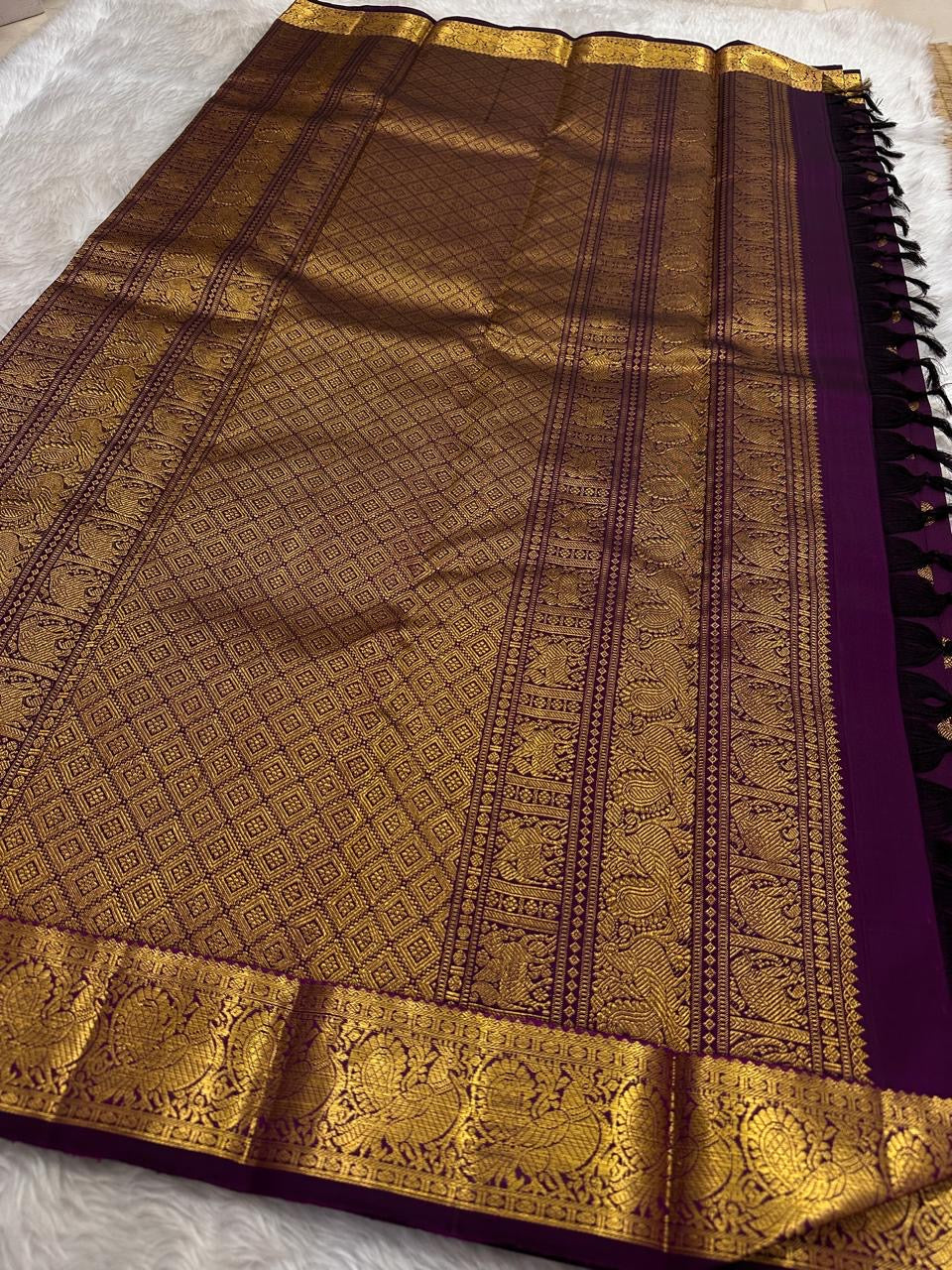 Royal orchid Pure Silk Kanjivaram saree with antique gold Annapakshi border and zari buttas