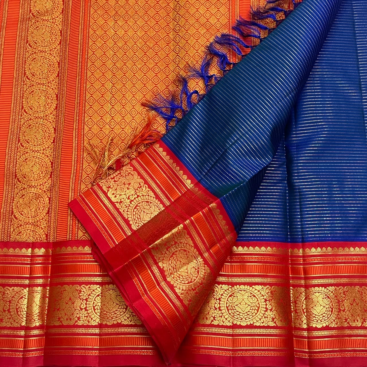 Royal Sapphire Blue Pure Silk Kanjeevaram Vairaoosi Saree - body detail