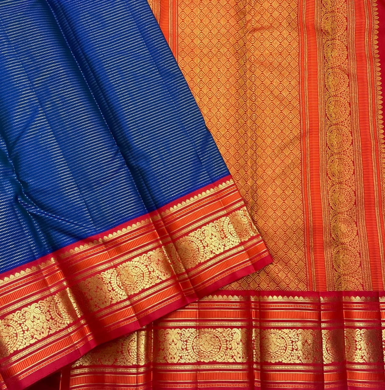 Royal Sapphire Blue Pure Silk Kanjeevaram Vairaoosi Saree - handwoven detail