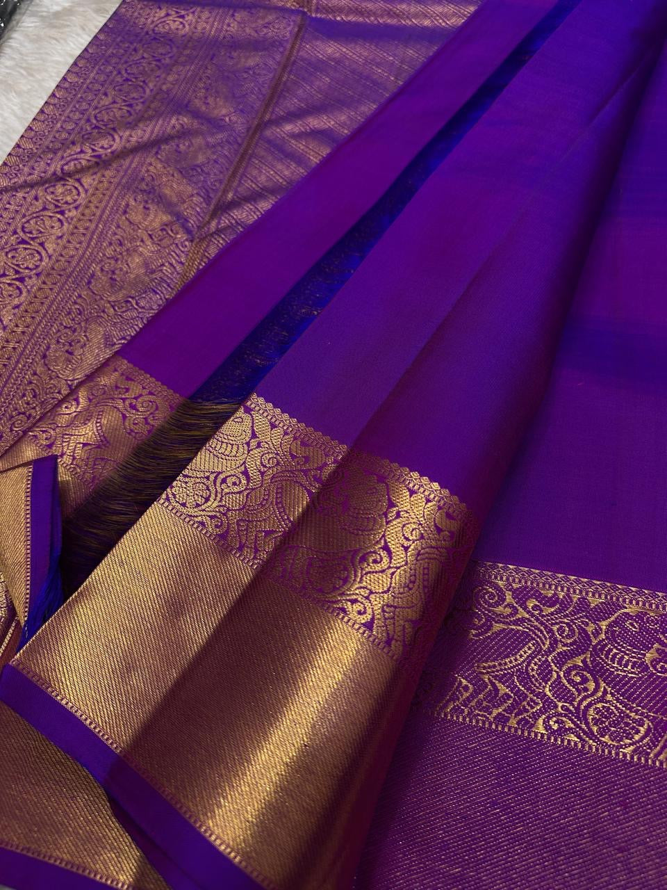 Royal violet Kancheepuram Zari Kattam silk saree, close view of the floral jaal weave.