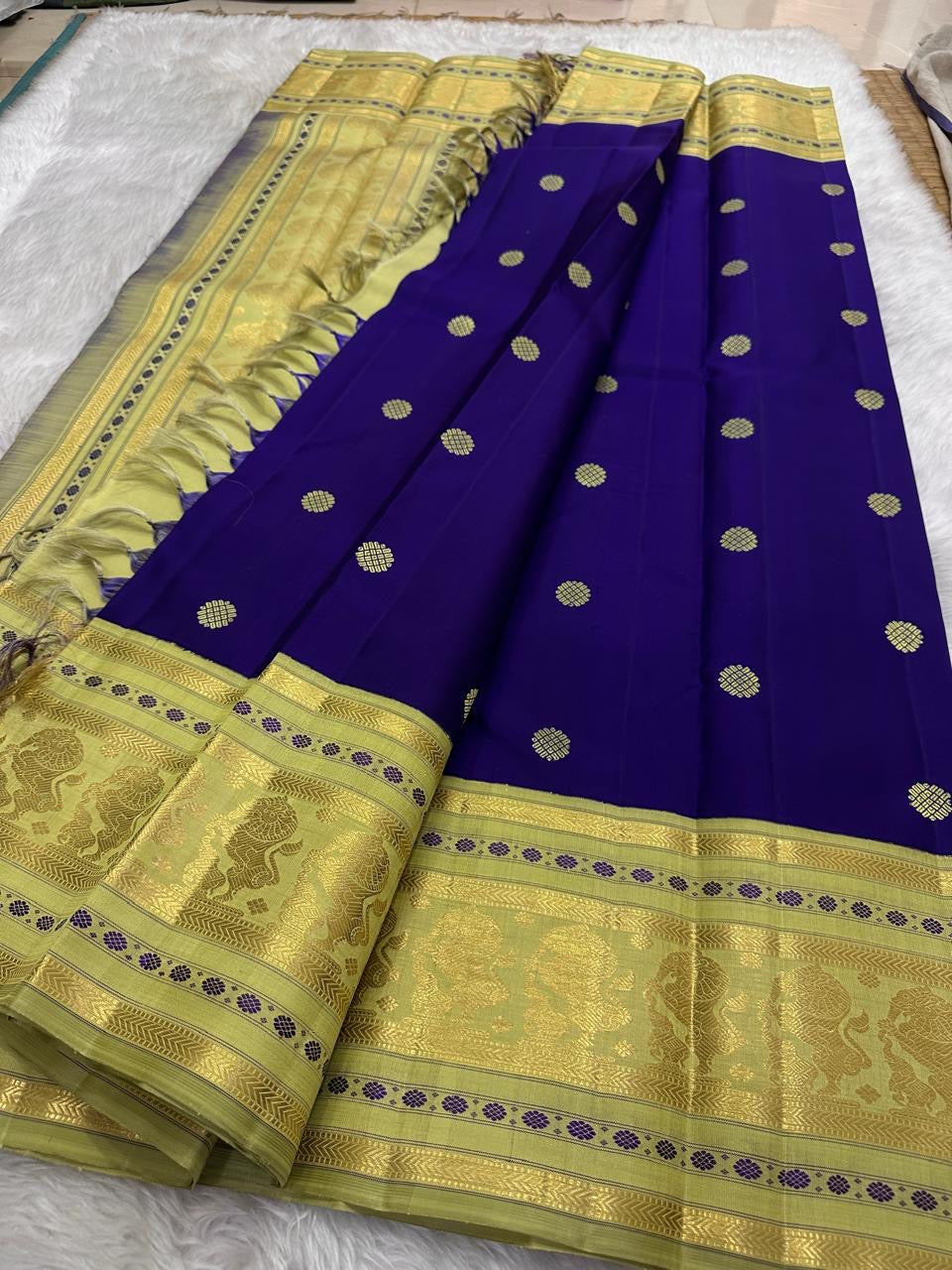 Royal Violet Handwoven Pure Silk Kanchi Pattu Saree with Zari Buttas and Pale Antique Gold Border