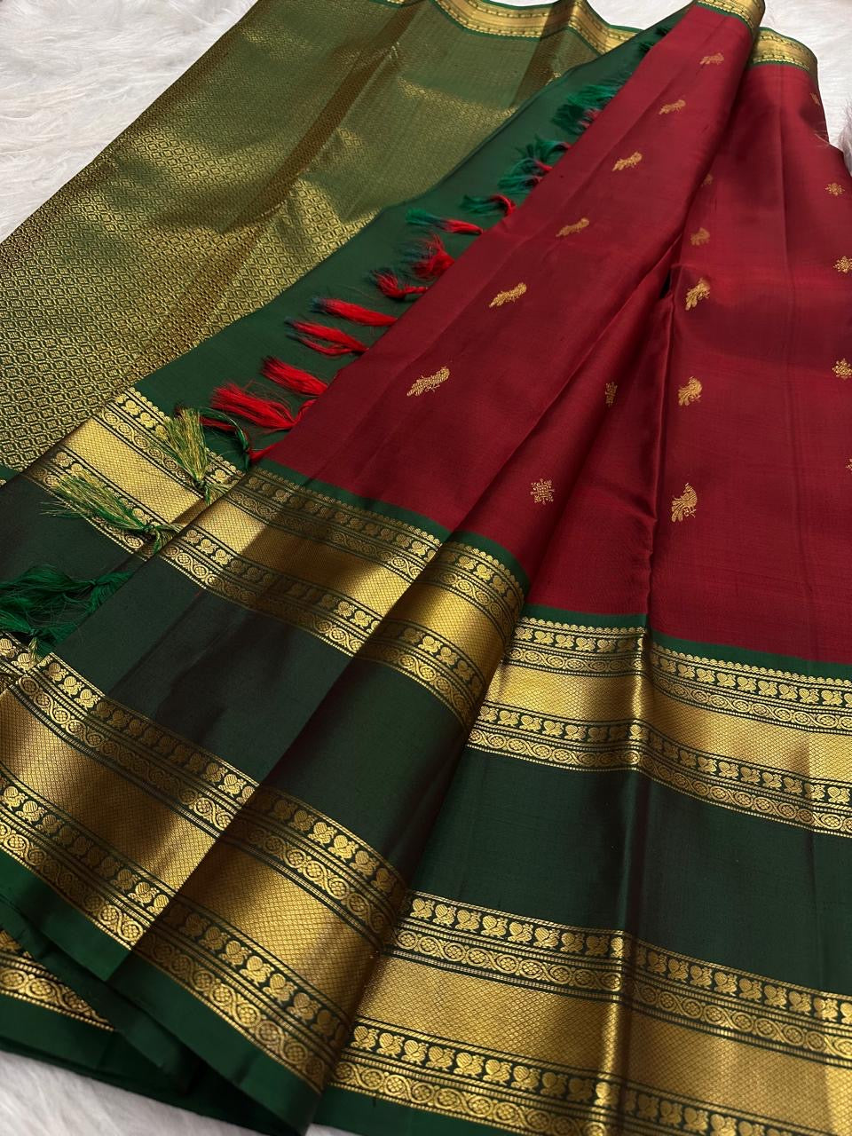 Ruby crimson pallu with forest green zari border, Kanjivaram Rettapet saree