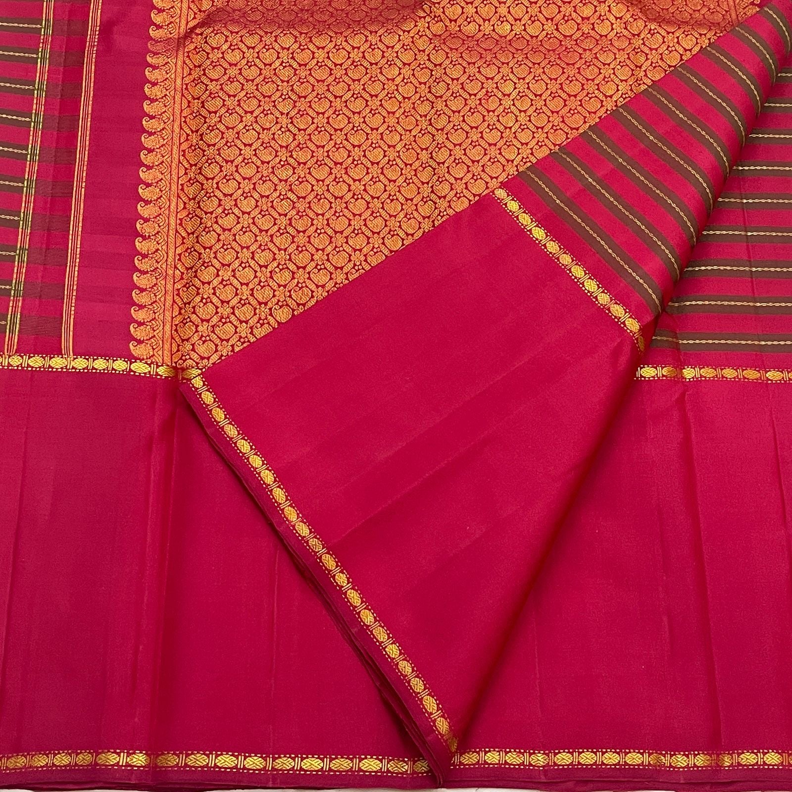 Close view of Chilli Red Rettapet silk with Burnt Orange section, gold zari grid paisley pallu and traditional border detailing.
