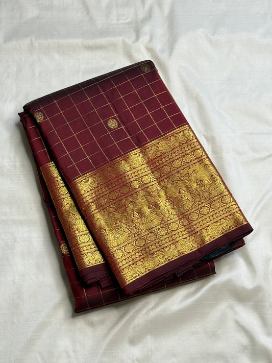 Saanthu Pottu maroon Pure Silk Kanjeevaram Zari Kattam saree
