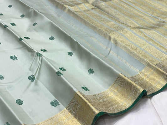 Scalloped edge with green pico trim