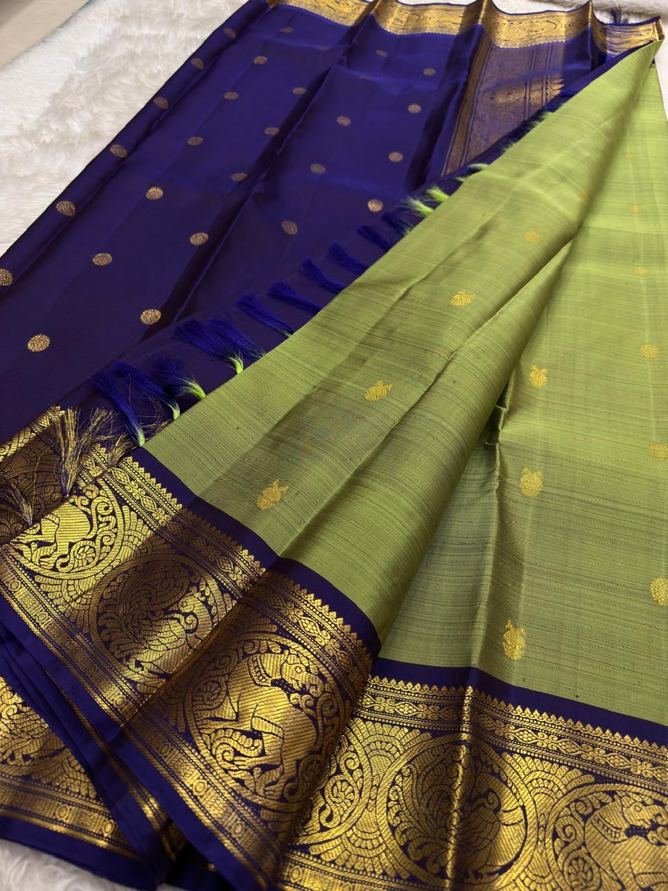 Sage green Korvai Kanchipuram silk saree handwoven body detail