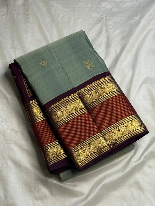 Terracotta silk thread rettapet border detail on sage green Kanjipuram pure silk saree — Idam Living