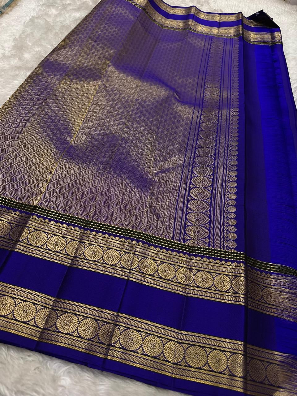 Rich zari pallu on the sage green pure mulberry silk Kanchipuram saree.