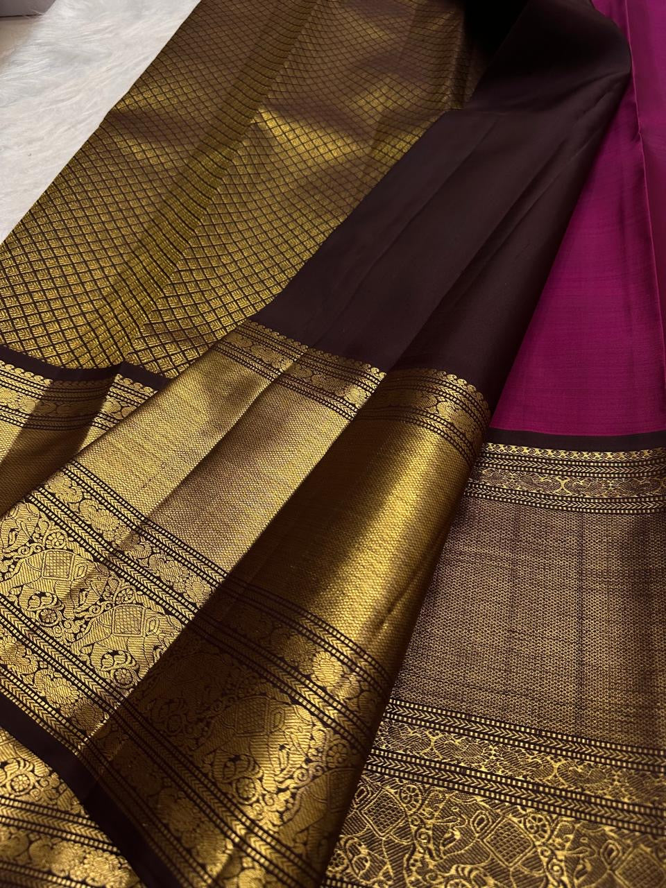 Varisaipet multi-band contrasting border of the vadamalli pink and antique gold saree